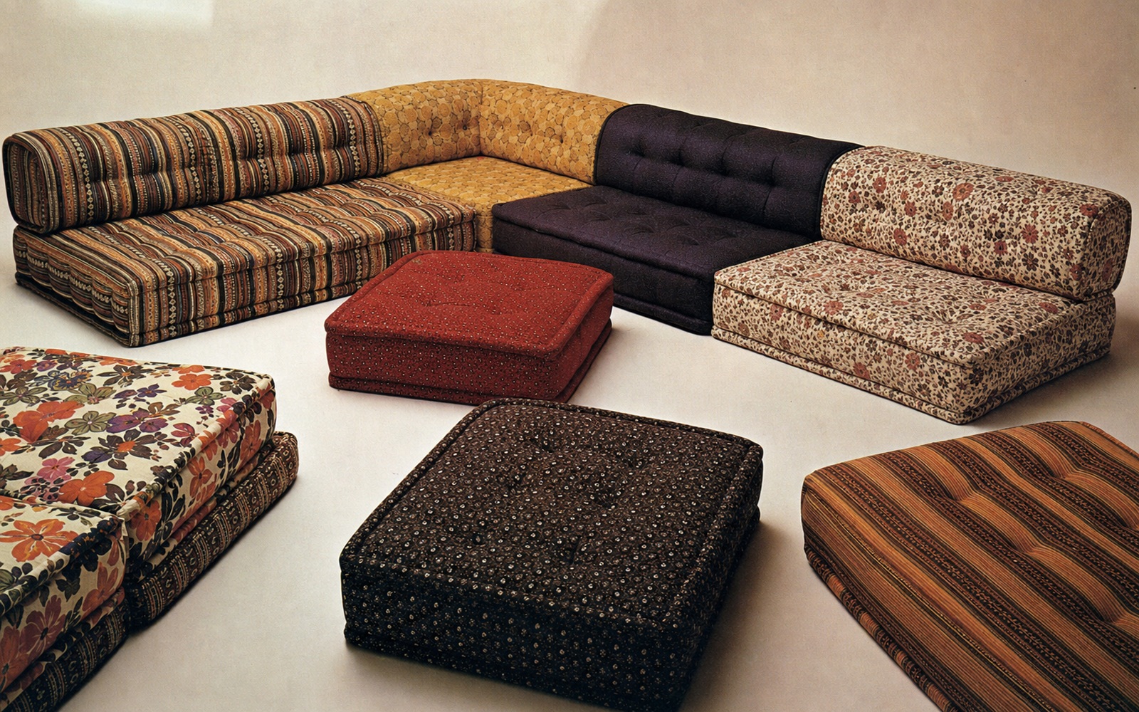 Mah Jong Sofa - Period context