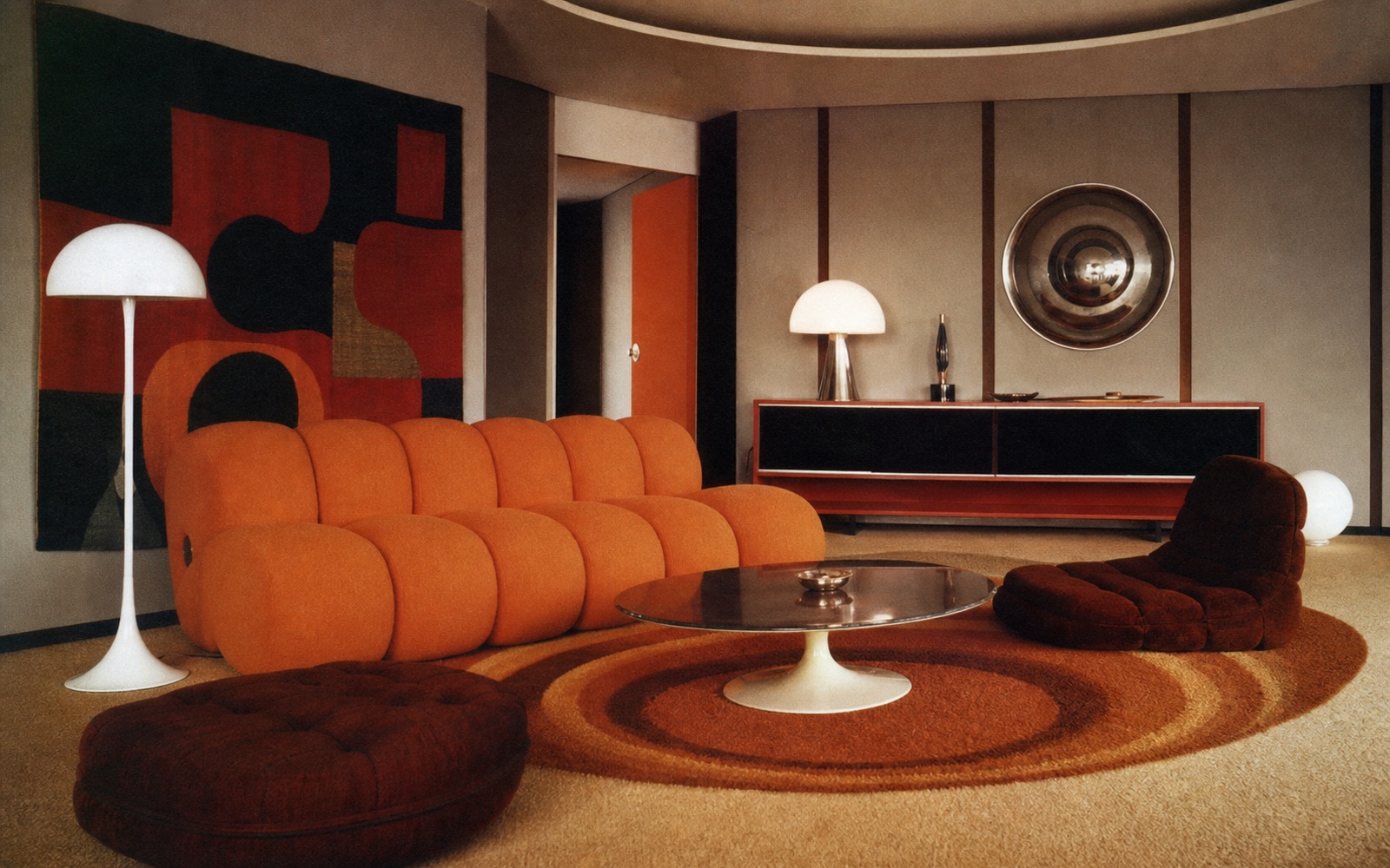 Pumpkin Sofa - Period context